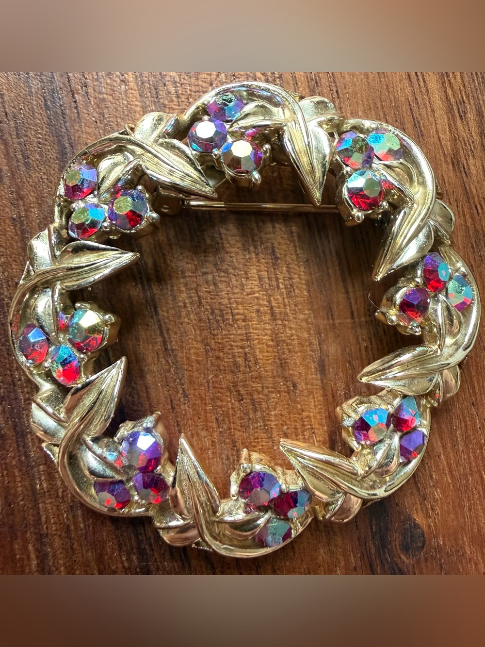 Vintage Gold Tone Aurora Borealis Red Crystal Wreath Brooch Pin